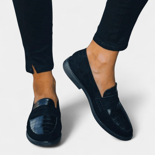 Gleame.-Schoenen-Gleame | Dames loafers met krokodillenprint en lage hak