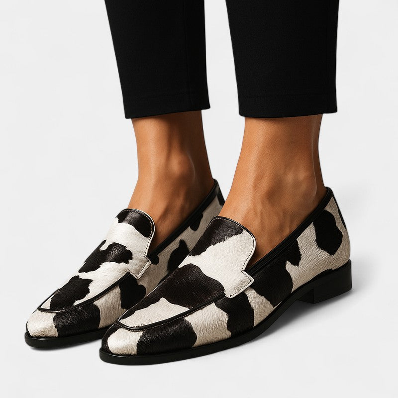 Gleame.-Schoenen-Gleame Damesschoenen - Elegante loafers met opvallend dessin en spitse neus