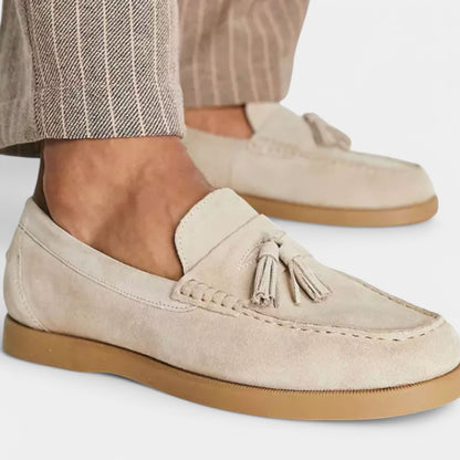 Gleame.-Schoenen-Gleame loafers - stijlvolle slip-on loafers met kwastje accent