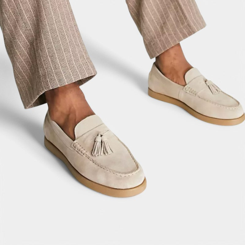 Gleame.-Schoenen-Gleame loafers - stijlvolle slip-on loafers met kwastje accent