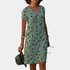 Gleame.-Short dress-Gleame Jurk - Casual jurk met bladprint, korte mouwen en V-hals