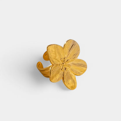 Gleame.-Sieraden-Gleame ring - Statement ring met bloemaccent in goud