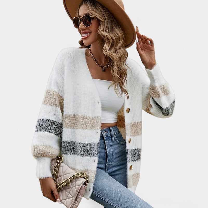 Gleame.-Truien & Vesten-Gleame trui - casual damestrui met knopen en diepe V-hals