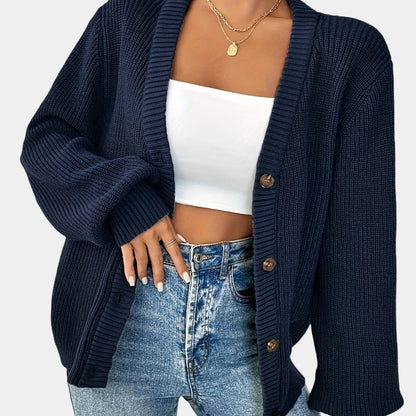Gleame.-Truien &amp; Vesten-Gleame Cardigan - Elegante gebreide cardigan met knopen en V-hals