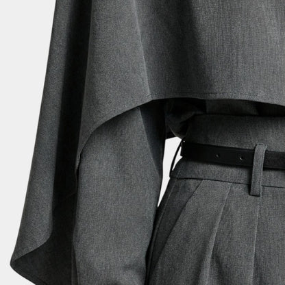 Gleame | Dames Tweedelige Pak Set Met Cape Mouwen En Hoge Taille